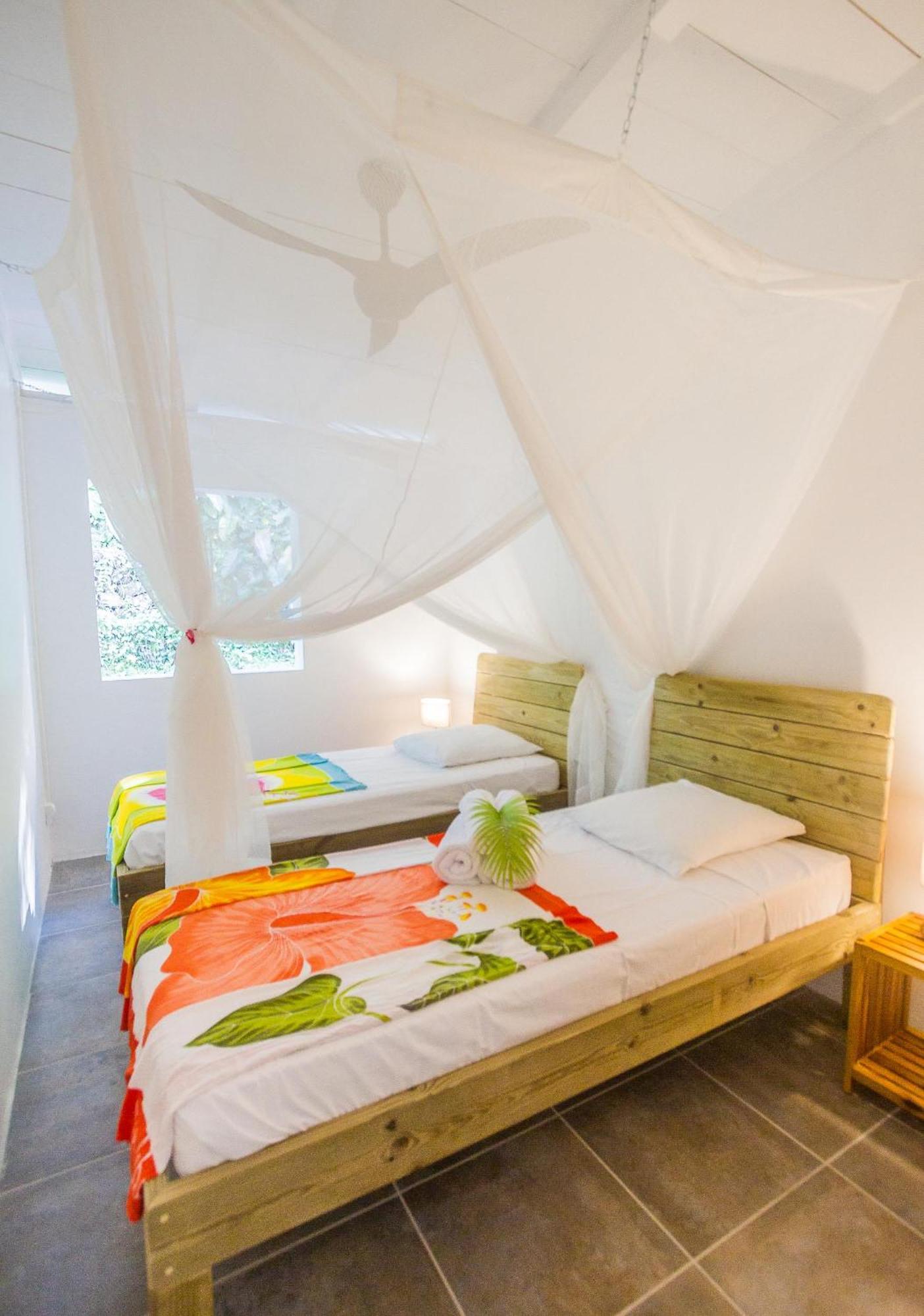 Ecolodges Karet Deshaies Exterior foto